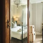 Alexander House 펜션