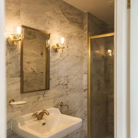 Semesterbostad Alexander House