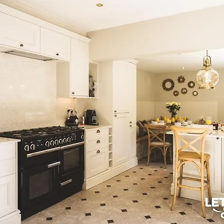 Alexander House Feriehus *